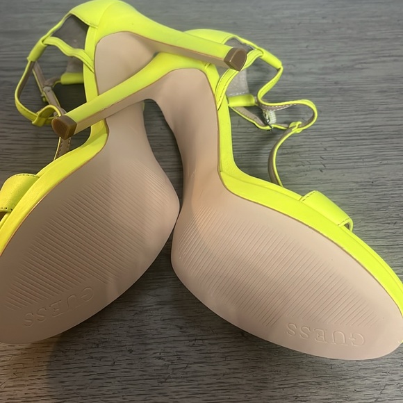 Tecru T-Strap Stilettos, 👠 color neon yellow hell 4.52 ‘’ - Picture 3 of 8